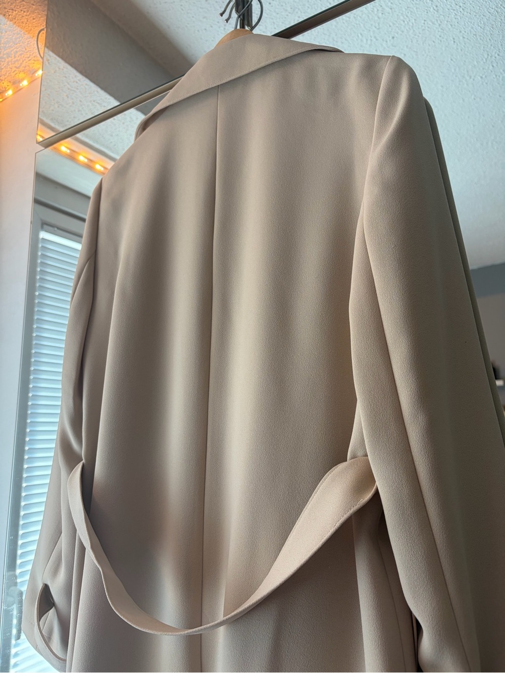 Theory Women’s Crepe Beige Oaklane Belted Trench Coat - Picture 9 of 9